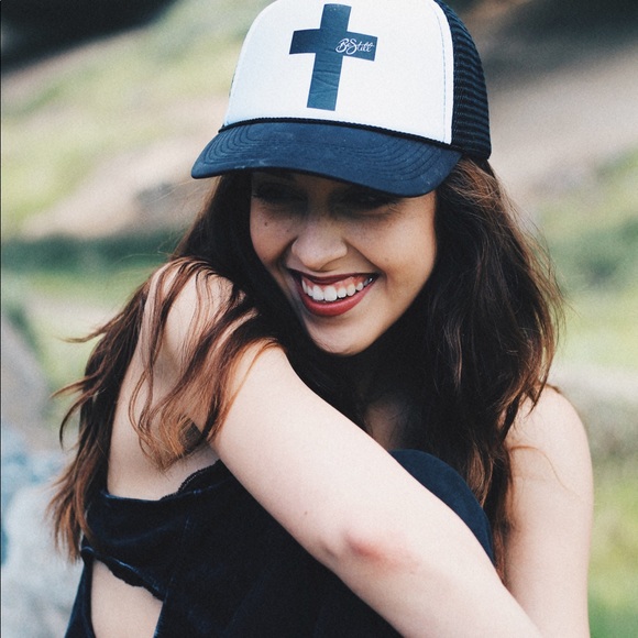 Meet your Posher, Taylor - Picture 3 of 6